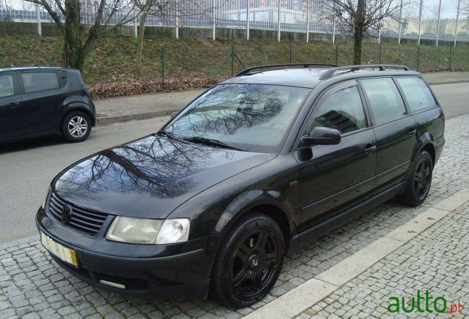 2000' Volkswagen Passat Variant photo #2