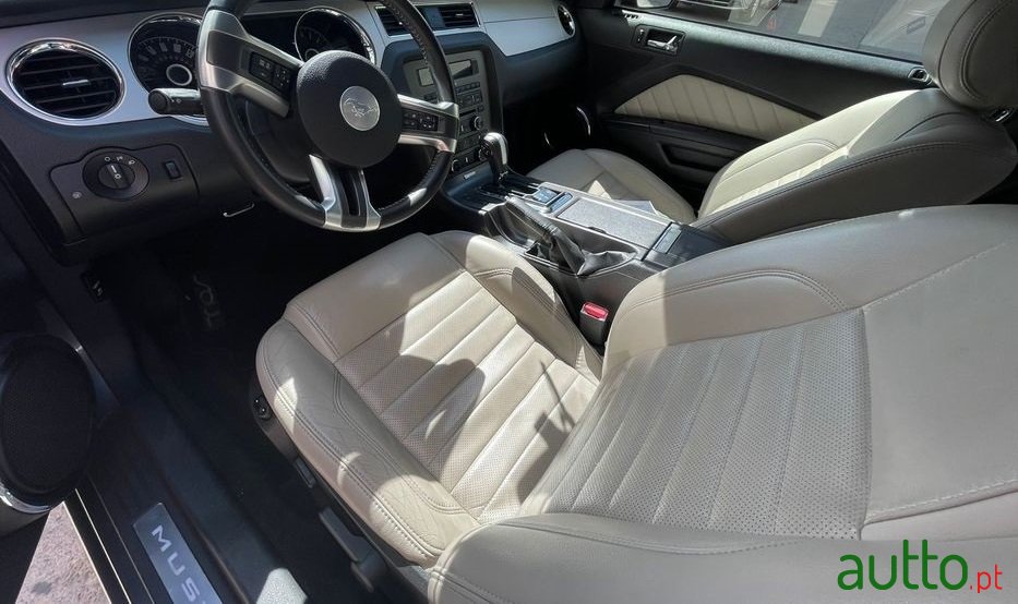 2014' Ford Mustang photo #3