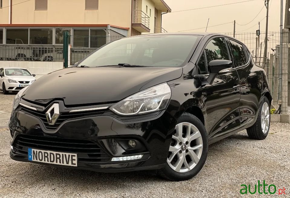 2019' Renault Clio Limited photo #1