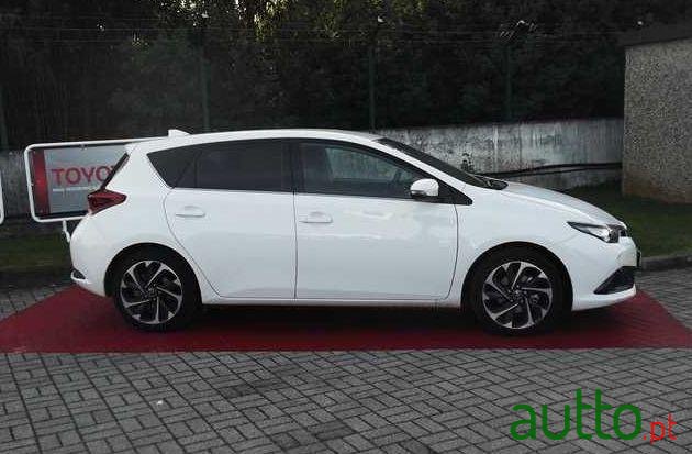 2016' Toyota Auris 1.4 D-4D Comfort+Pack Sport photo #2