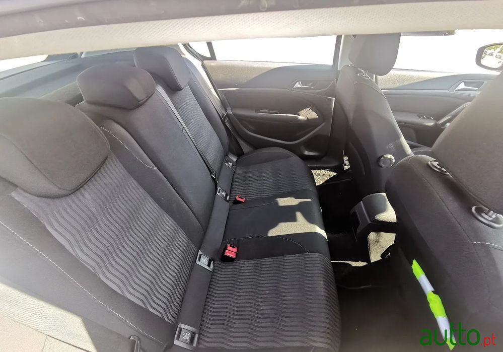 2014' Peugeot 308 photo #6