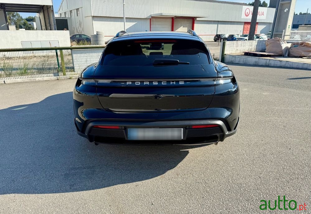 2023' Porsche Taycan Cross Turismo photo #4