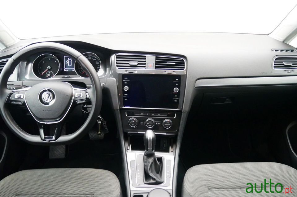 2017' Volkswagen Golf Variant photo #5