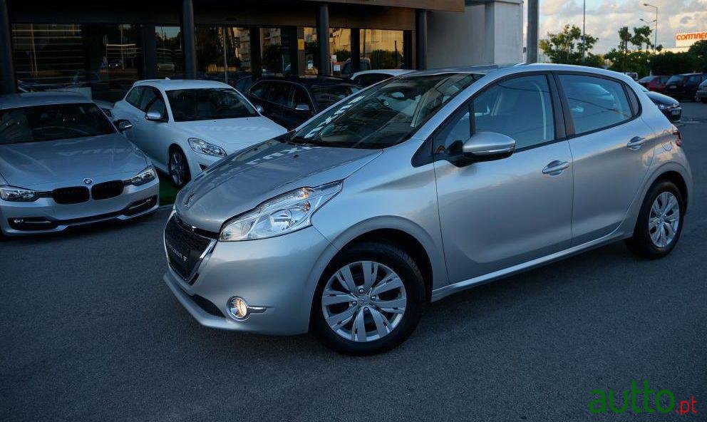 2012' Peugeot 208 1.4 HDi Active photo #2