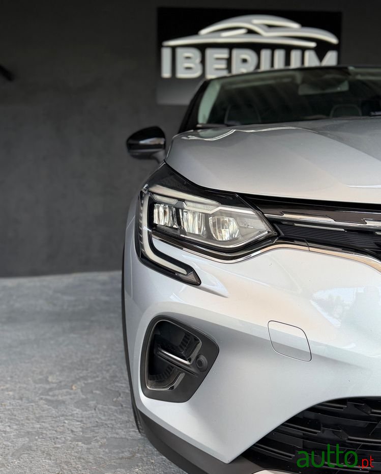 2021' Renault Captur photo #3