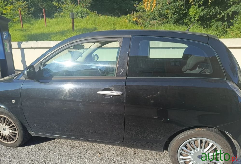 2009' Lancia Ypsilon 1.2 8V photo #2