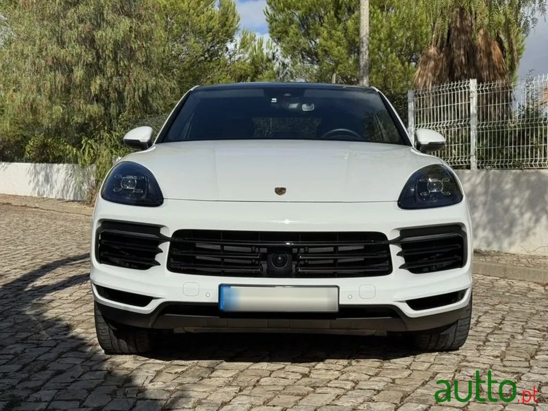 2020' Porsche Cayenne E-Hybrid photo #2