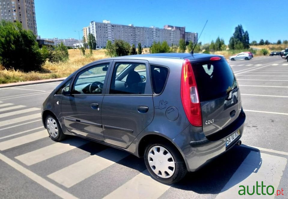 2004' Mitsubishi Colt photo #2