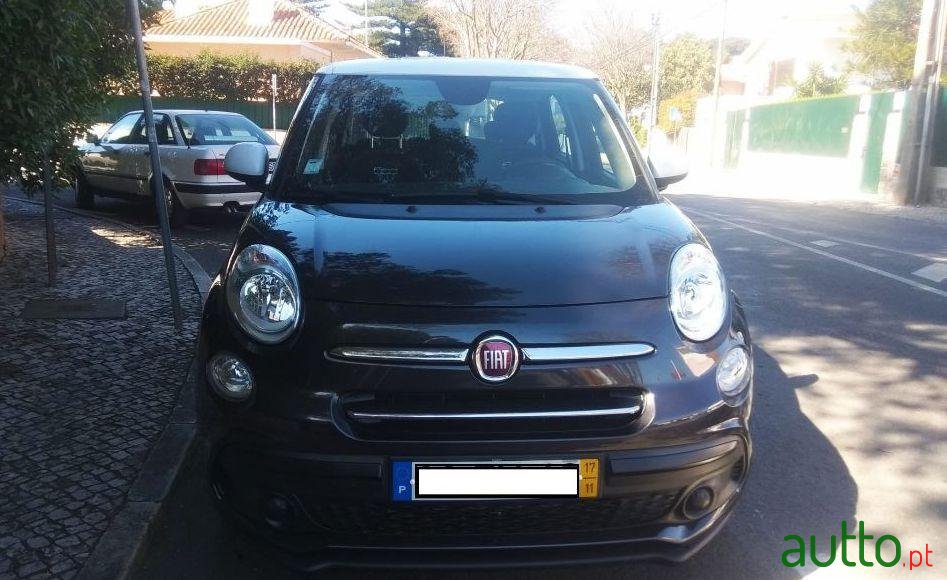 2017' Fiat 500L photo #2