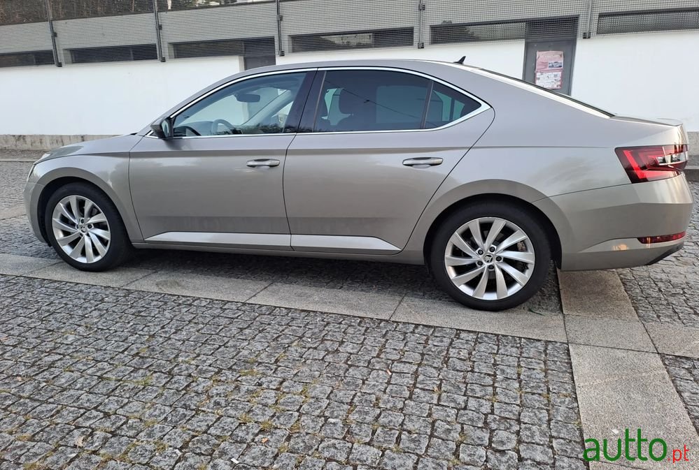 2019' Skoda Superb 1.6 Tdi Style photo #4