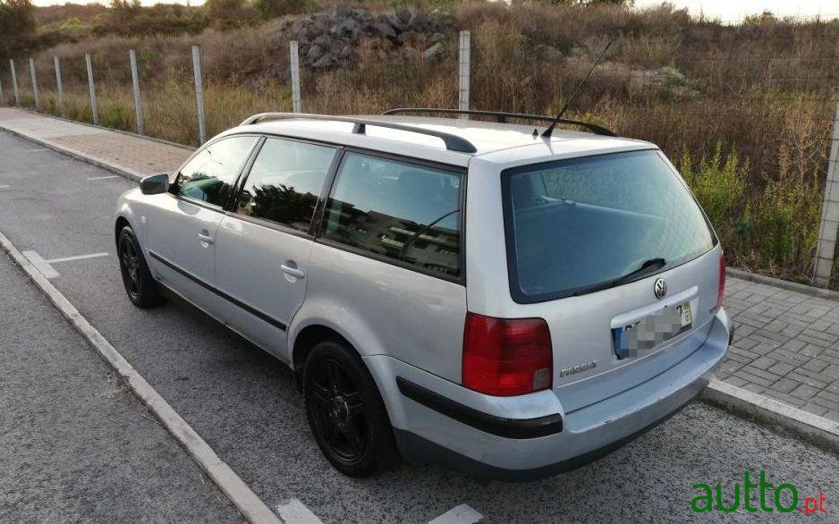 1999' Volkswagen Passat Variant photo #2