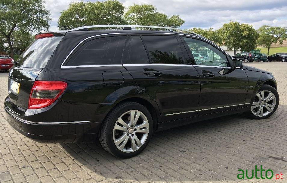 2010' Mercedes-Benz C-220 Cdi photo #4