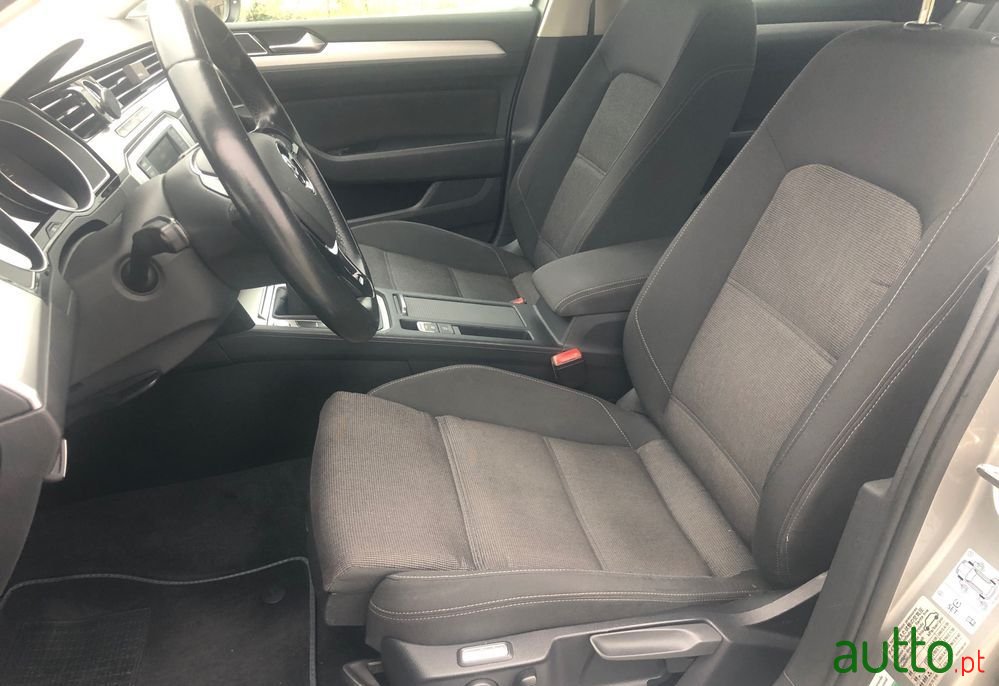 2015' Volkswagen Passat Variant photo #6