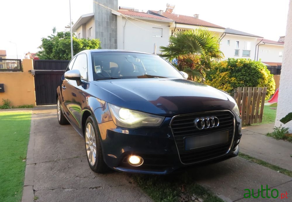 2011' Audi A1 1.6 Tdi Sport photo #5