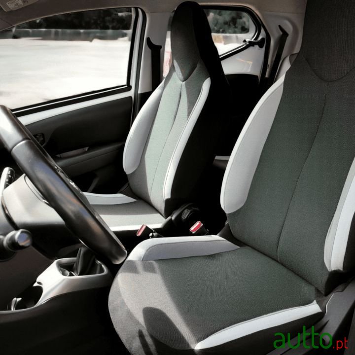 2015' Toyota Aygo photo #6