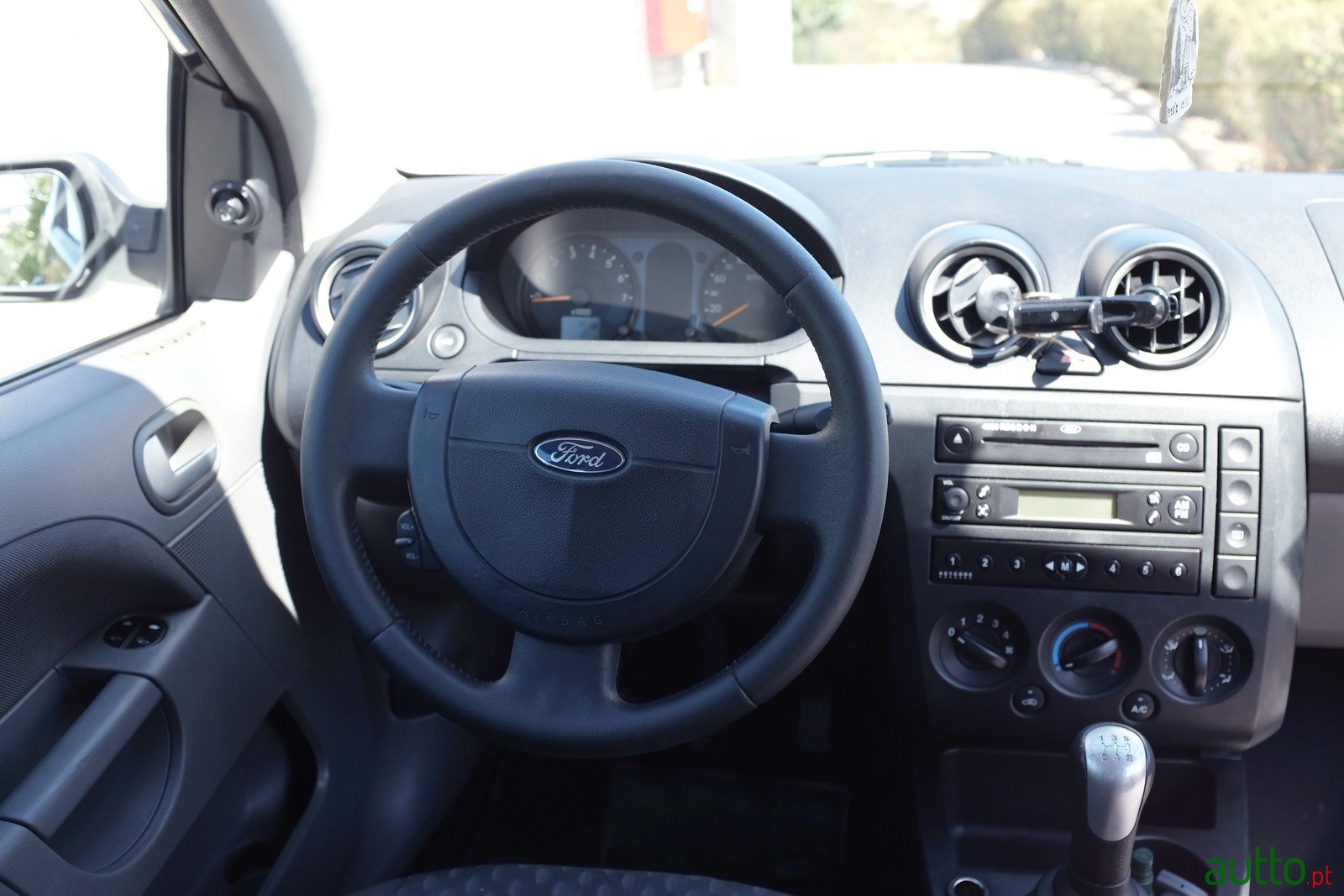 2003' Ford Fiesta photo #5