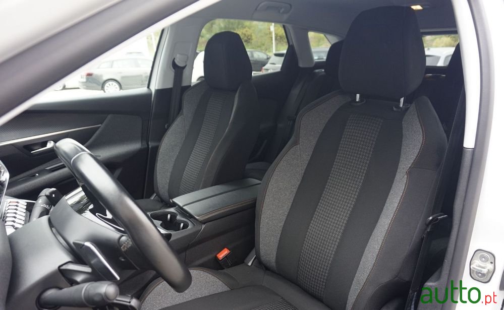 2019' Peugeot 3008 photo #5