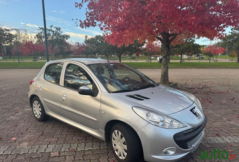 2011' Peugeot 206+ 1.1 Urban photo #2