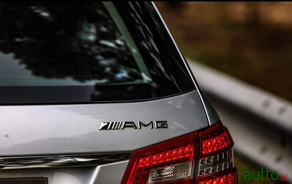 2010' Mercedes-Benz Classe E photo #4