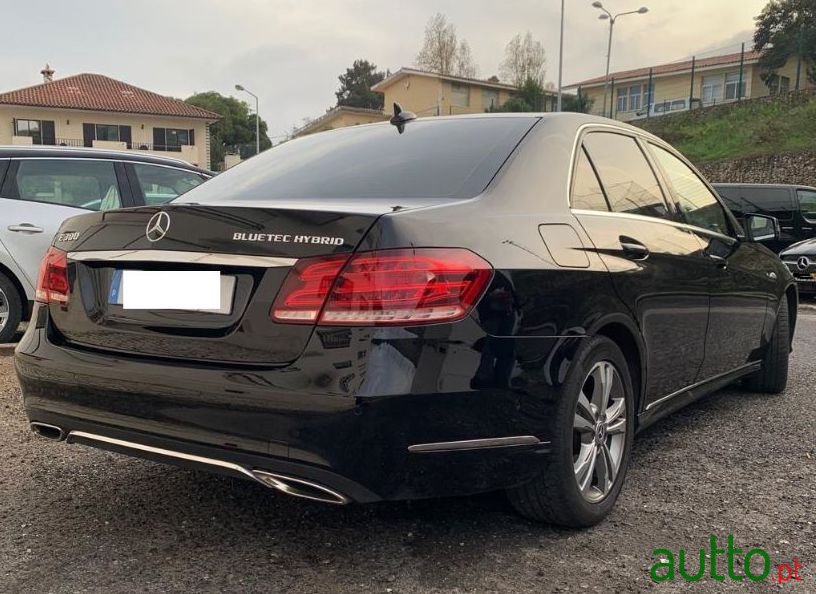 2013' Mercedes-Benz E-300 photo #3