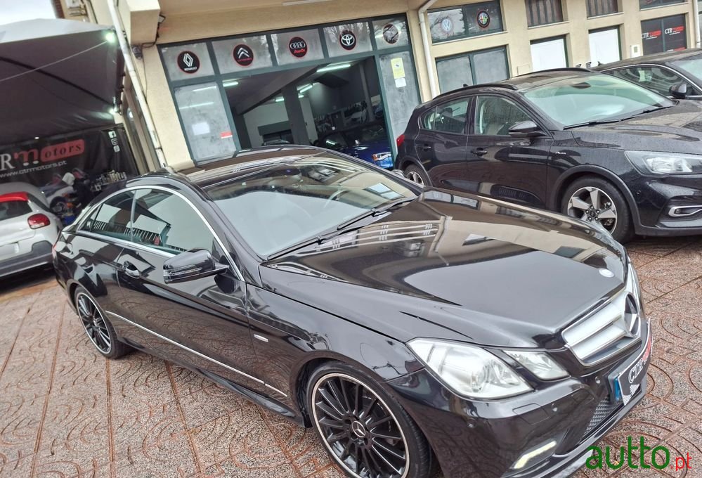 2009' Mercedes-Benz Classe E photo #5