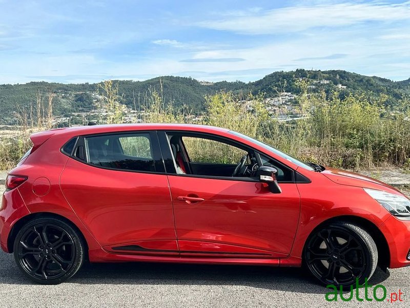 2013' Renault Clio Sport photo #3