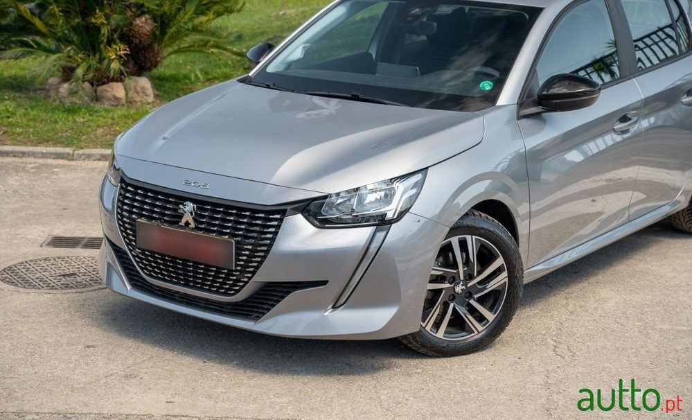 2023' Peugeot 208 photo #2