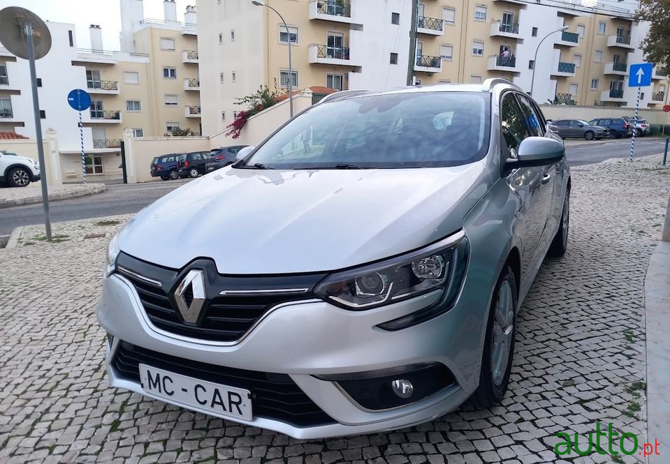 2020' Renault Megane Sport Tourer photo #2