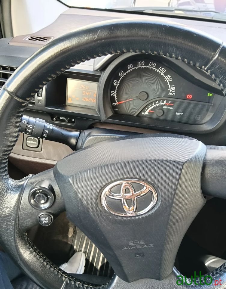 2009' Toyota iQ 1.0 Vvt-I photo #4