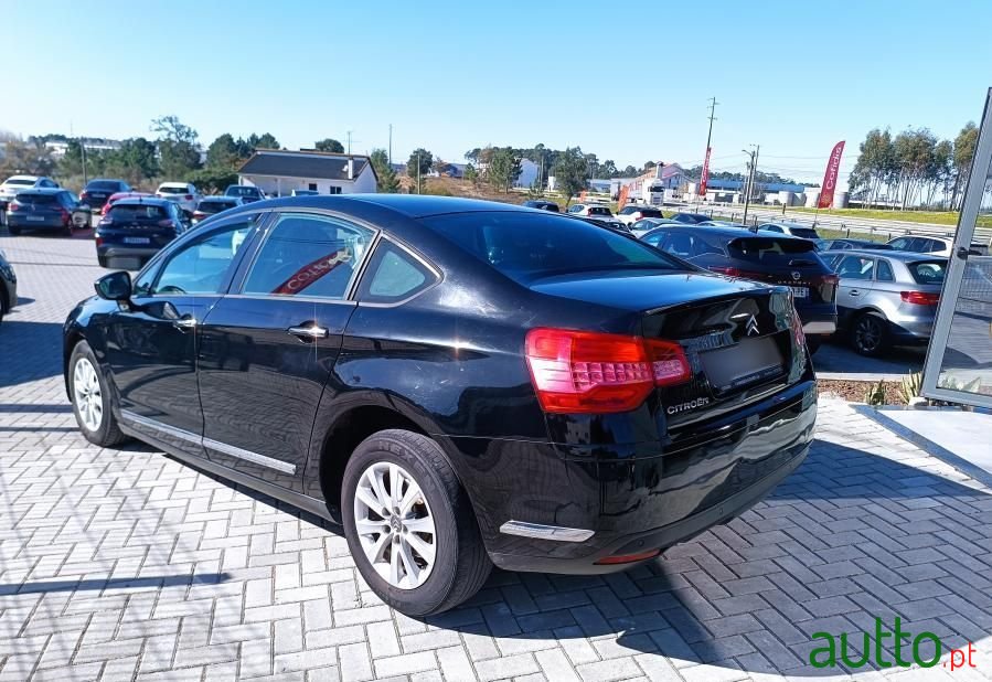 2010' Citroen C5 photo #2