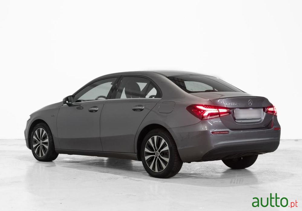 2021' Mercedes-Benz Classe A photo #4