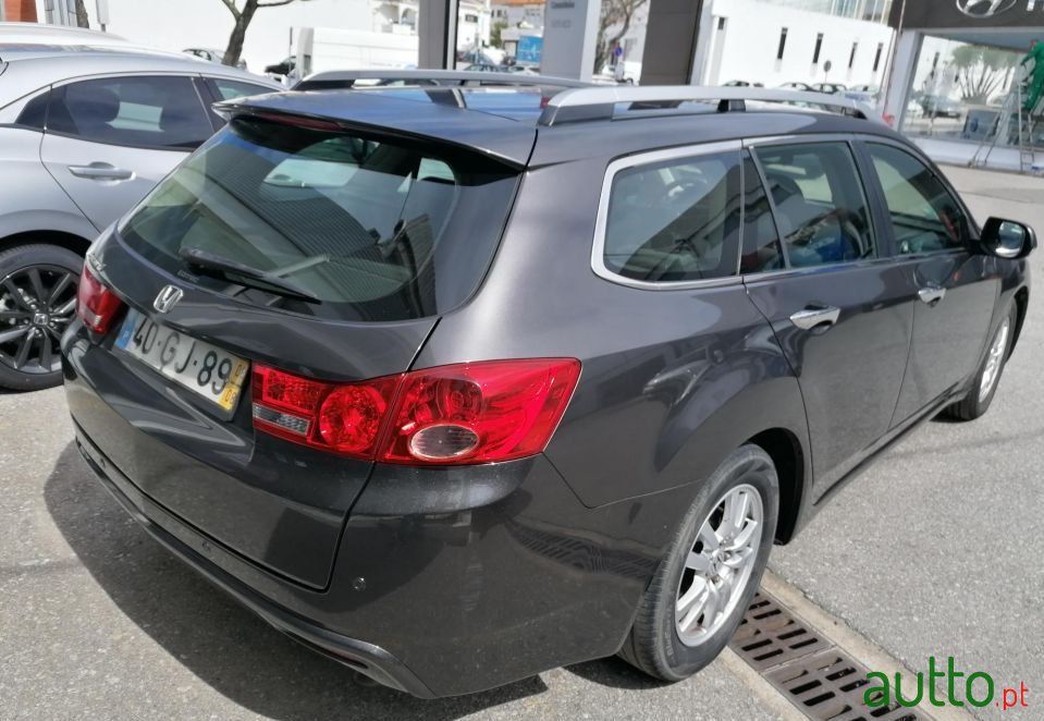 2008' Honda Accord Tourer photo #2