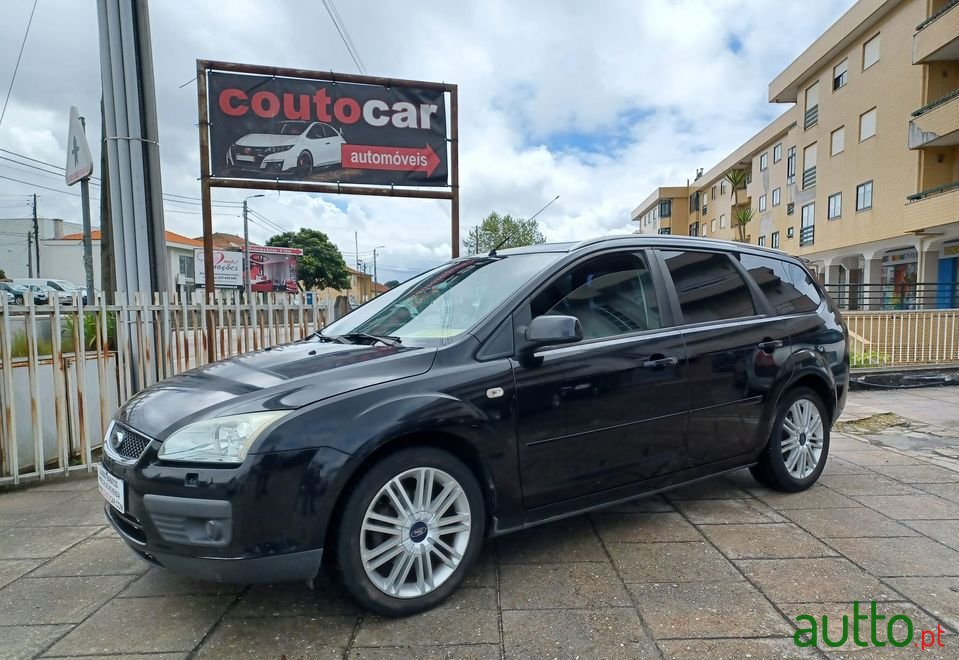 2010' Ford Focus Sw photo #1