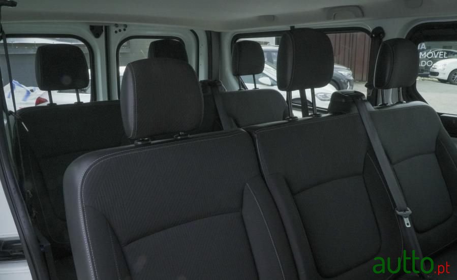 2019' Nissan NV300 photo #3