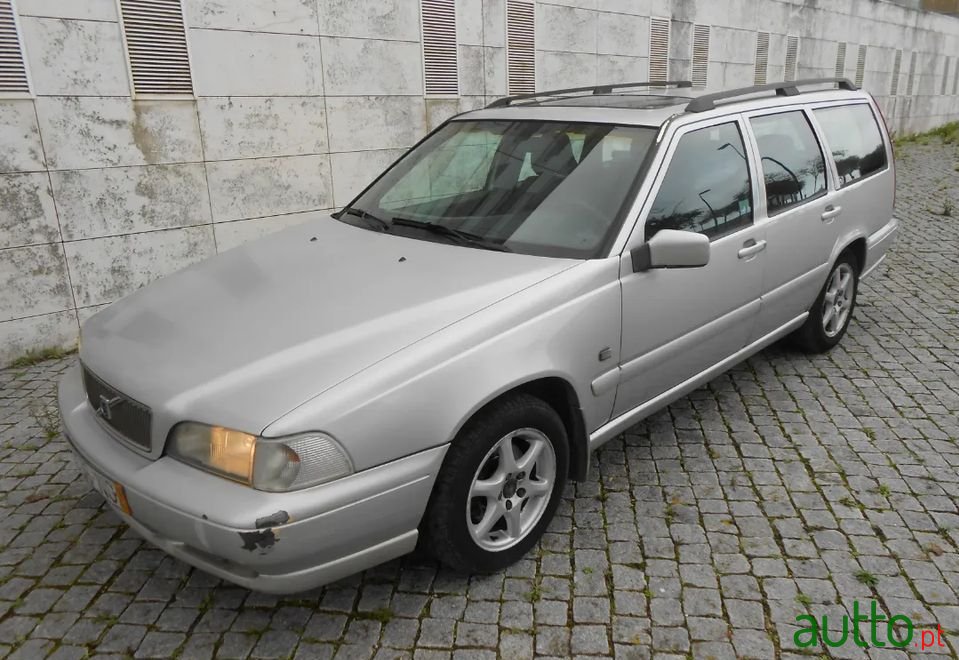 1999' Volvo V70 photo #1