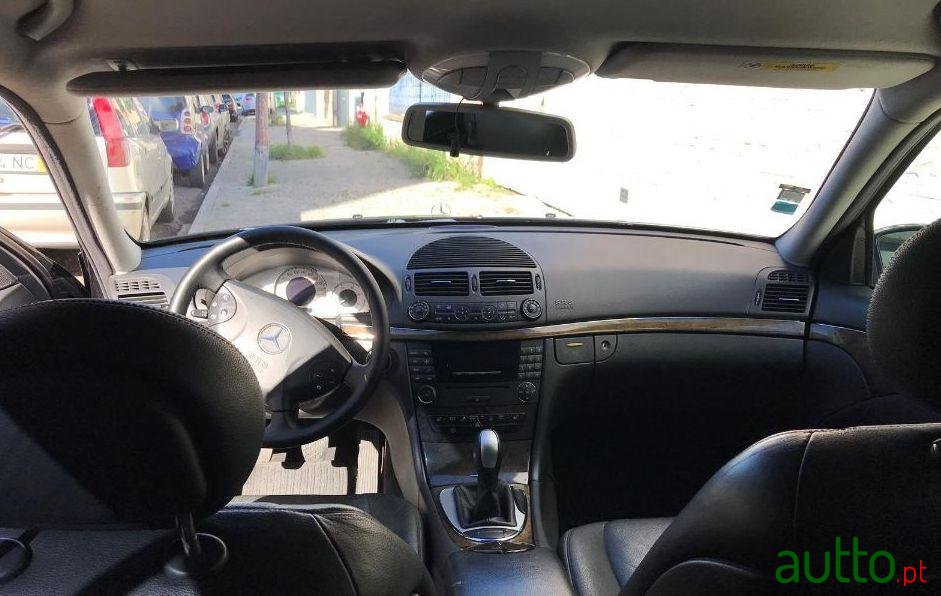 2013' Mercedes-Benz E-220 Avantgarde photo #2