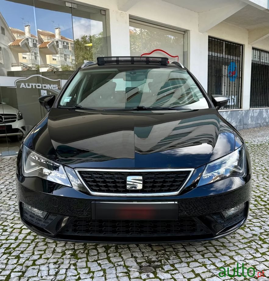 2019' SEAT Leon St photo #2
