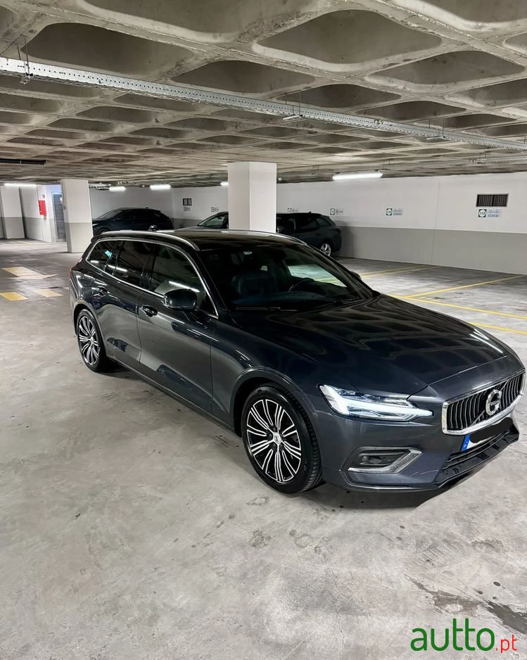 2019' Volvo V60 photo #1