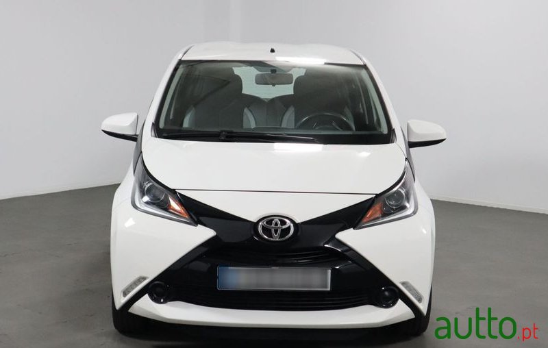 2015' Toyota Aygo 1.0 Plus photo #2