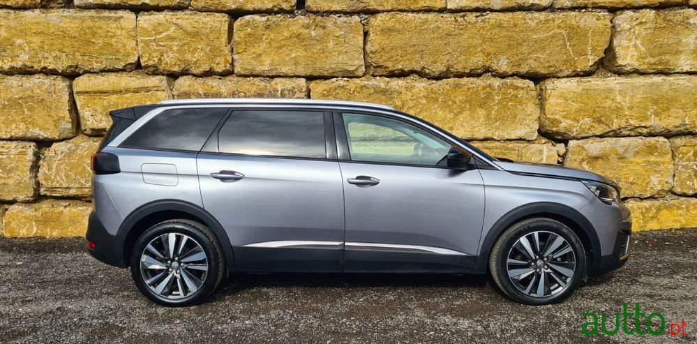 2017' Peugeot 5008 photo #3