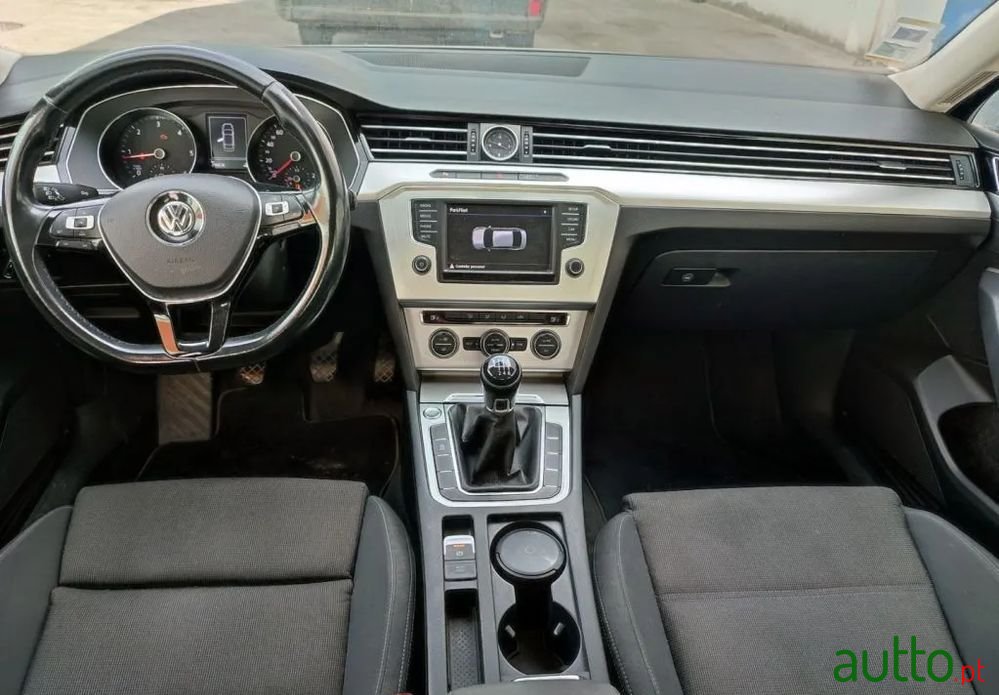 2016' Volkswagen Passat 2.0 Tdi Highline photo #5