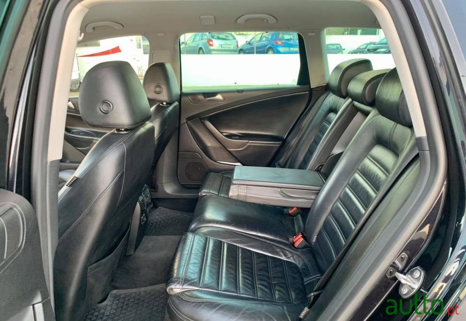 2009' Volkswagen Passat Variant photo #6