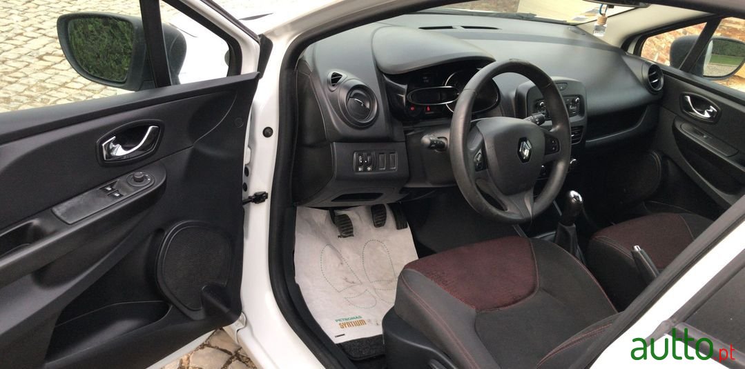 2013' Renault Clio photo #5