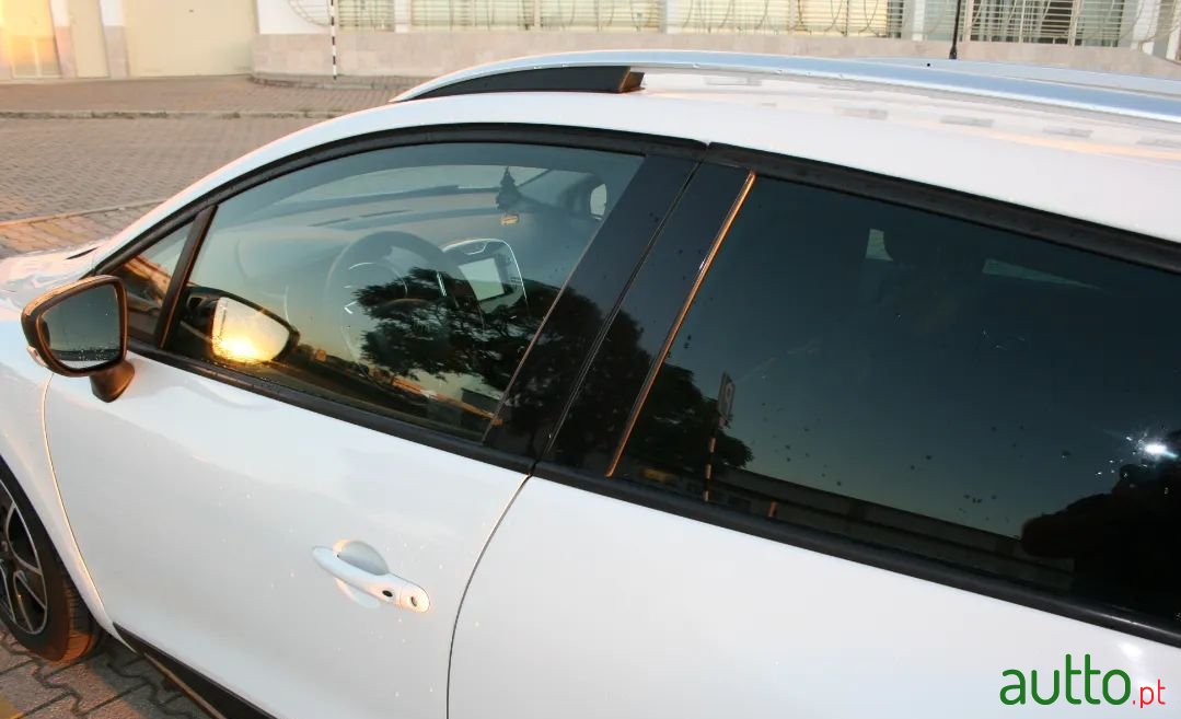 2014' Renault Clio Sport Tourer photo #4