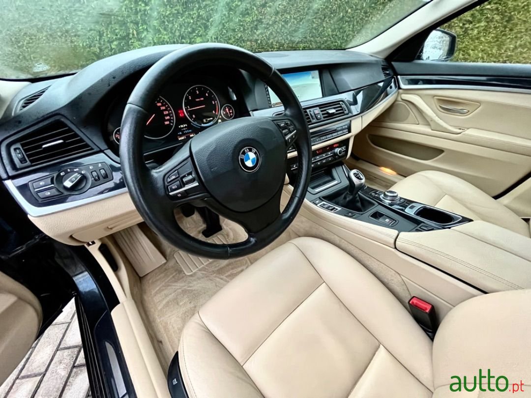 2011' BMW 520 photo #5