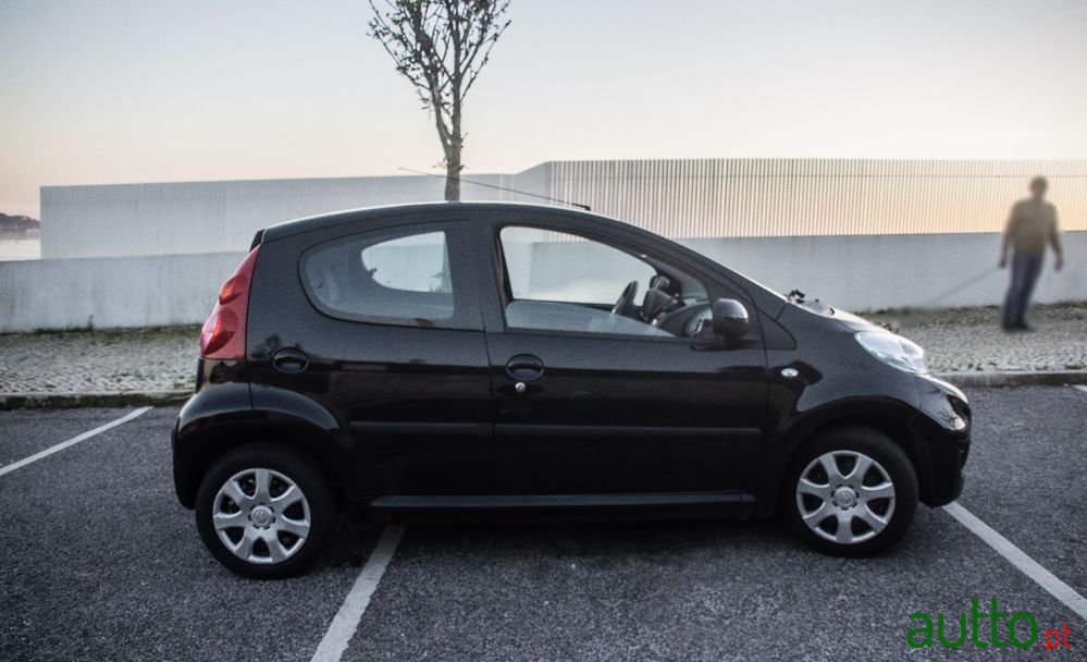 2009' Peugeot 107 1.0 Trendy photo #4