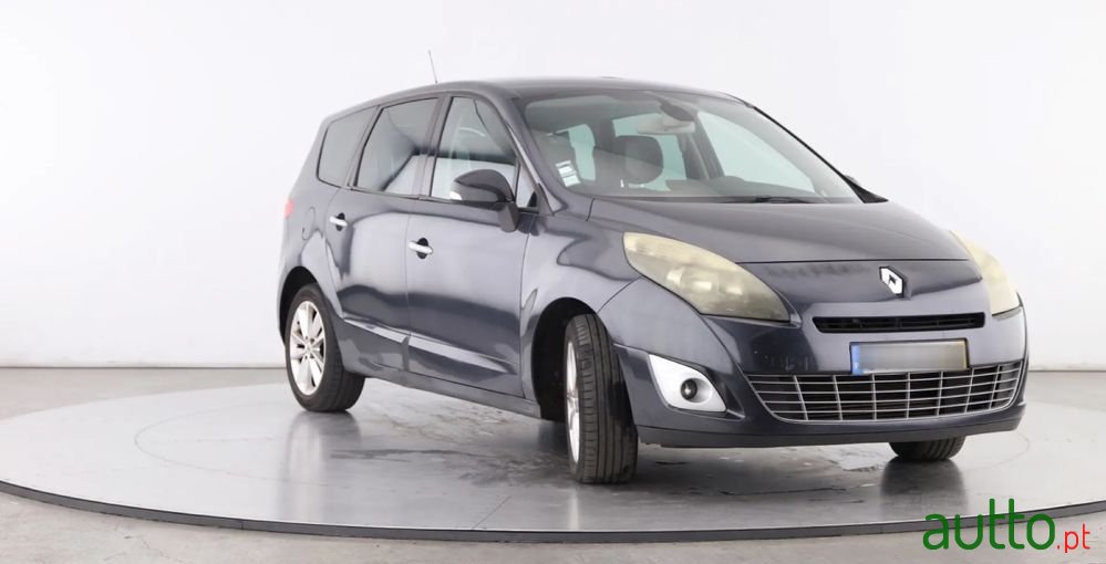 2011' Renault Grand Scenic photo #2