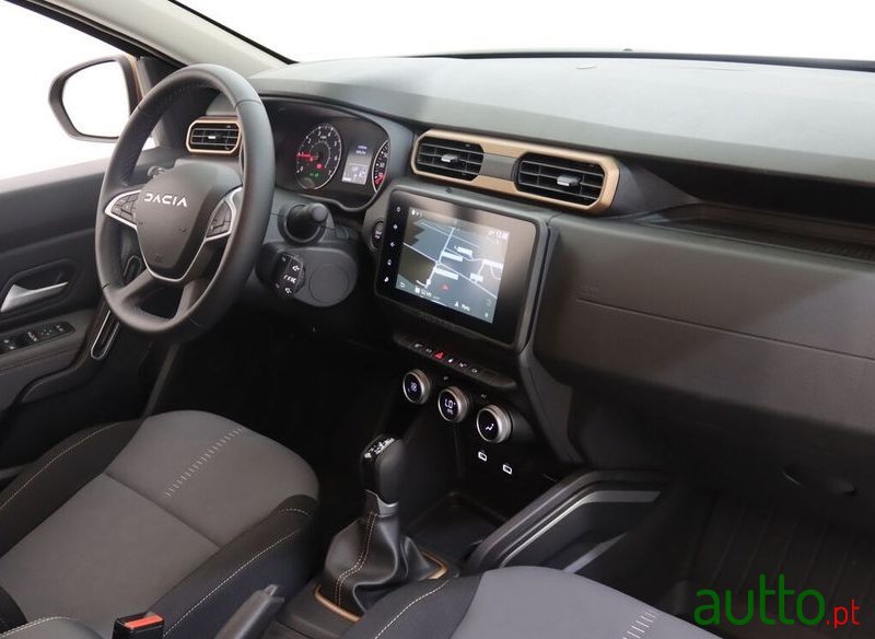 2024' Dacia Duster 1.3 Tce Extreme Edc photo #3