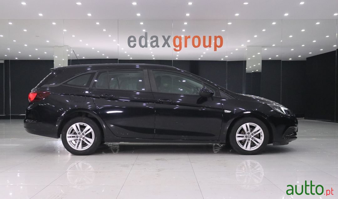 2017' Opel Astra Sports Tourer photo #2