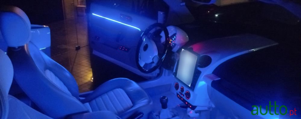 2005' Volkswagen New Beetle photo #1